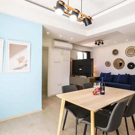 Spacious 1-bedroom Flat 3 Minutes From The Beach! Apartment Larnaca