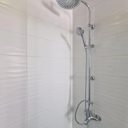 Apartment Spacious 1-bedroom Flat 3 Minutes From The Beach! *