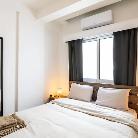 Spacious 1-bedroom Flat 3 Minutes From The Beach! Apartment
