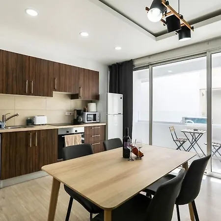 Spacious 1-bedroom Flat 3 Minutes From The Beach! Larnaca