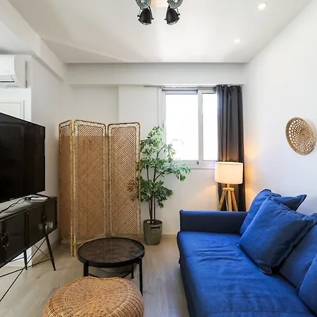Spacious 1-bedroom Flat 3 Minutes From The Beach! Apartment